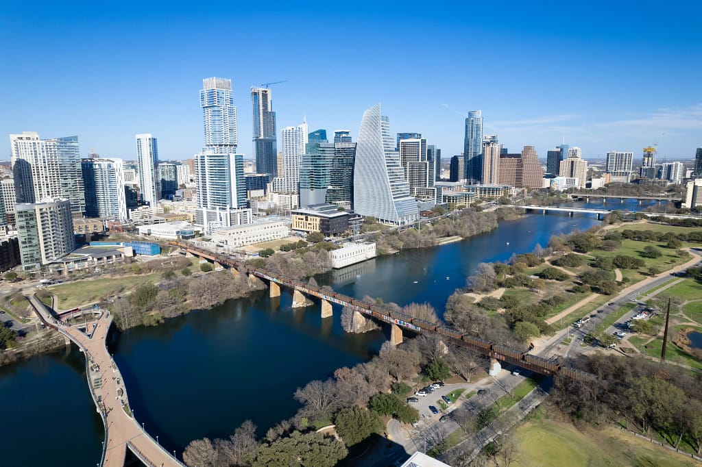 Aerial view of Austin, Texas, the state with the largest population increase between July 2024 and July 2025